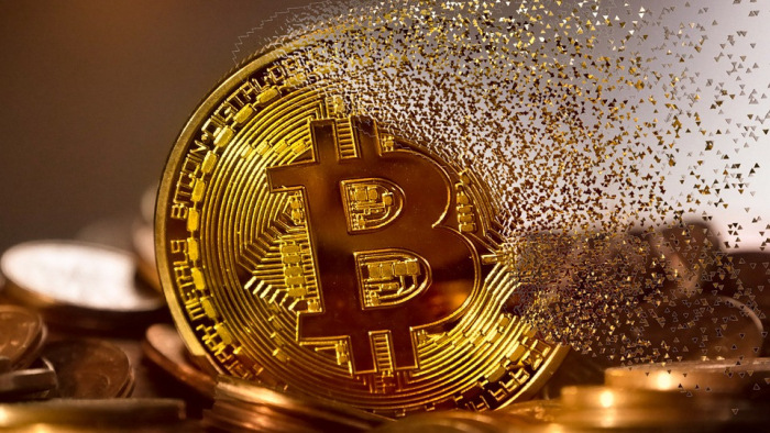 Újabb összeomlás után - van-e tovább a 10 éves bitcoinnak?