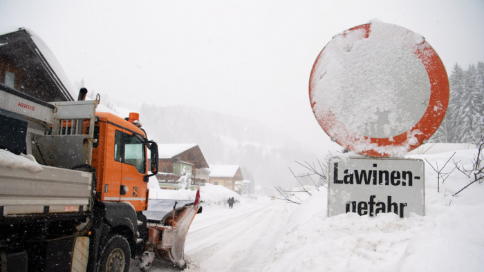 Brutális fotók havazás után - emberek haltak meg a hóesés miatt Ausztriában