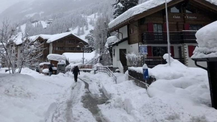 Kemény a tél: 17 településen van rendkívüli állapot a durva havazás miatt Szlovákia északi részén