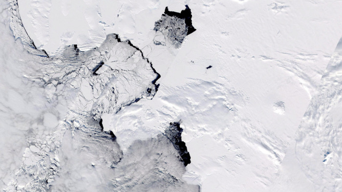 Folyamatosan reng a föld az Antarktisz alatt