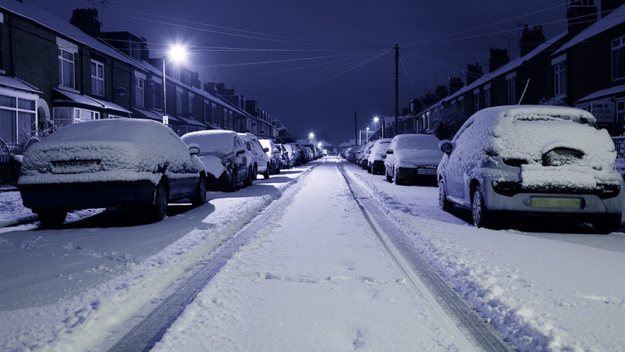 Kisokos a téli autózáshoz a fagyállóktól a hasznos felszereléseken át a motormelegítésig