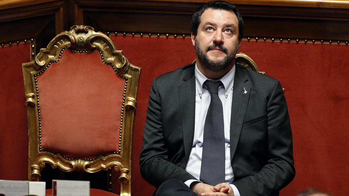 Matteo Salvini olasz belügyminiszter a 2019-es módosított költségvetési törvénytervezet szenátusi szavazása előtt, 2018. december 23-án hajnalban Rómában.