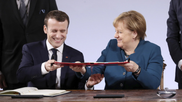 Merkel és Macron aláírta az új együttműködést