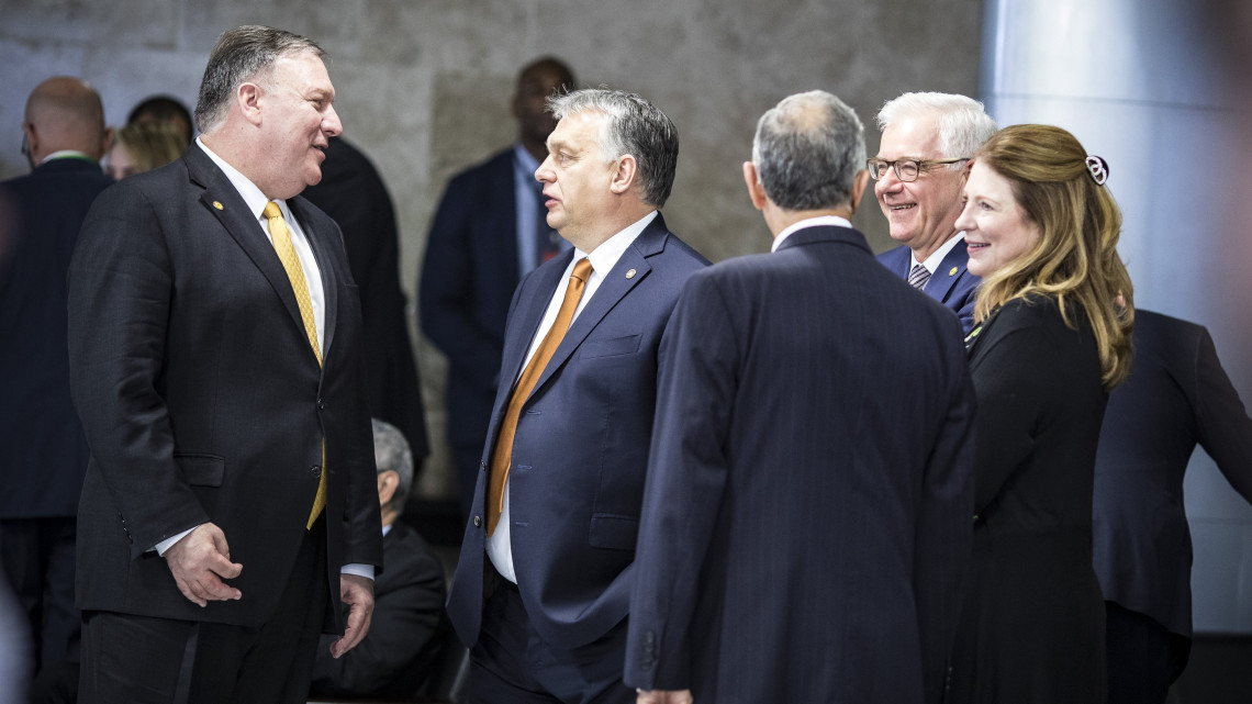 A Miniszterelnöki Sajtóiroda által közreadott képen Orbán Viktor miniszterelnök (b2) és Mike Pompeo amerikai külügyminiszter (b) Jair Bolsonaro megválasztott brazil elnök beiktatási ünnepségén Brazíliavárosban 2019. január 1-jén.