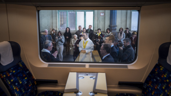 Zarándokvonat indul Ferenc pápa csíksomlyói miséjére