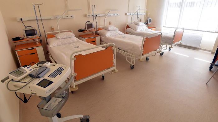 Felfoghatatlan összegeket nem tudnak kifizetni beszállítóiknak a kórházak