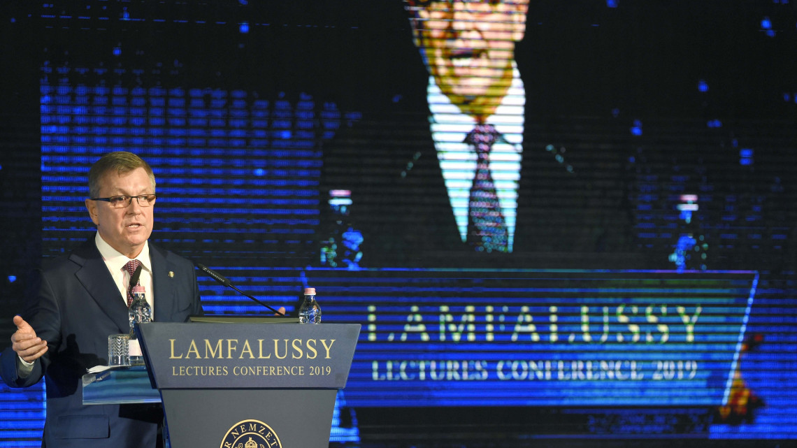 Matolcsy György, a Magyar Nemzeti Bank (MNB) elnöke beszédet mond a Lámfalussy-konferencián a Budapest Marriott Hotelben 2019. február 4-én.