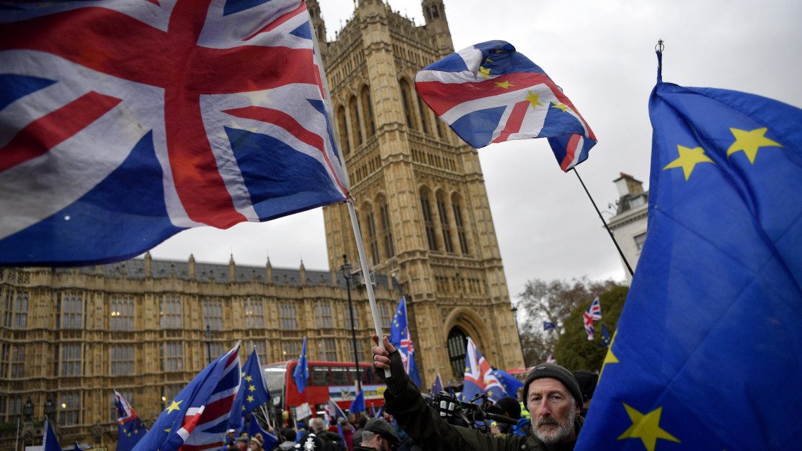 A brexitet ellenzők tüntetnek a londoni parlament előtt 2019. január 15-én. A brit parlament alsóháza ezen a napon szavaz a brit európai uniós tagság megszűnésének (brexit) feltételeiről szóló megállapodásról.