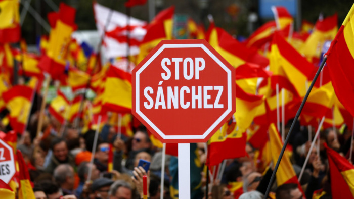 Tízezrek követeltek előrehozott választásokat Madridban