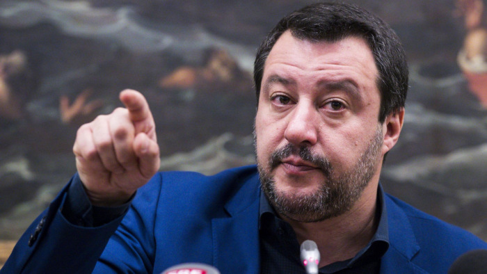 Salvini: elég volt a pofonokból