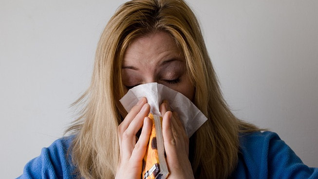 Így különböztetheti meg az allergiát a koronavírustól