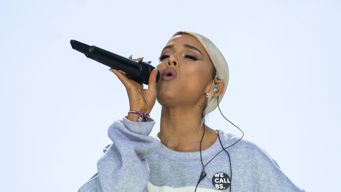 Washington, 2018. március 24.Ariana Grande amerikai énekesnő fellép a fegyvertartás szabályainak szigorítását követelő, Menet az életünkért címmel rendezett felvonuláson Washingtonban 2018. március 24-én. (MTI/EPA/Jim Lo Scalzo)