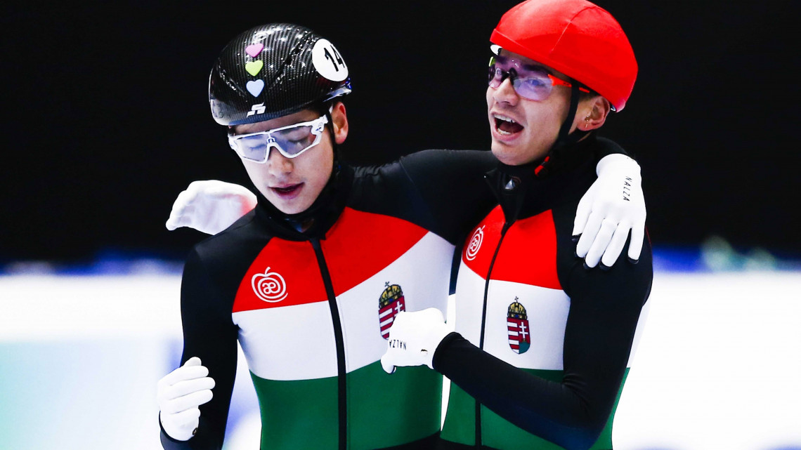 Liu Shaolin Sándor (j) és öccse, Liu Shaoang, miután összetettben Sándor aranyérmet, Shaoang ezüstérmet nyert a dordrechti rövidpályás gyorskorcsolya Európa-bajnokságon 2019. január 13-án. Ez az első Európa-bajnoki cím, amelyet magyar sportoló rövidpályás gyorskorcsolyában elért.