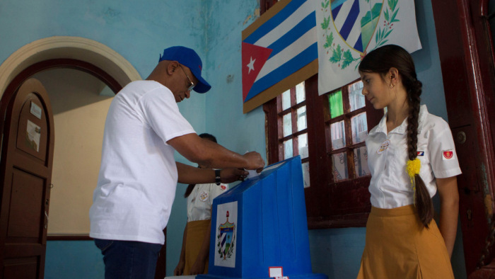 Népszavazást tartottak Kubában az új alkotmányról