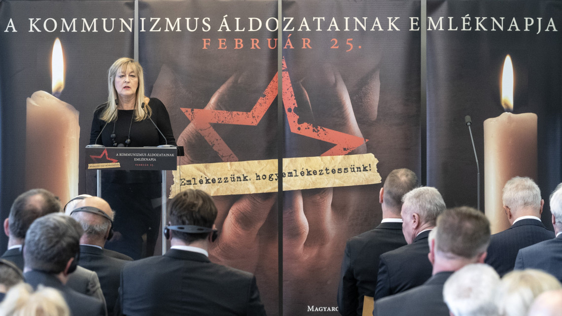 Schmidt Mária, a Terror Háza Múzeum főigazgatója beszédet mond a kommunizmus áldozatainak emléknapján tartott megemlékezésen a Terror Háza Múzeumban 2019. február 25-én.