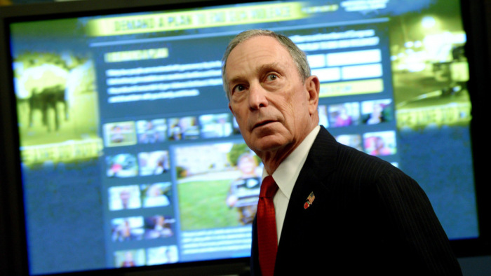 Mélyen a zsebébe nyúlt Michael Bloomberg, 6 milliárdot adományozott