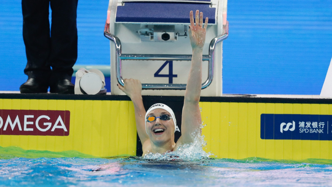 Hosszú Katinka, miután megnyerte a nők 200 méteres vegyesúszásának döntőjét a kínai Hangcsouban zajló rövidpályás úszó-világbajnokságon 2018. december 15-én.