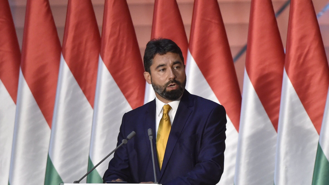 Hidvéghi Balázs, a Fidesz kommunikációs igazgatója a Fidesz-frakciónak a nemzeti konzultációt kísérő, Álljunk ki Magyarországért! országjáró rendezvénysorozatának záróeseményén a Bálna Budapest Rendezvényközpontban 2017. június 27-én.