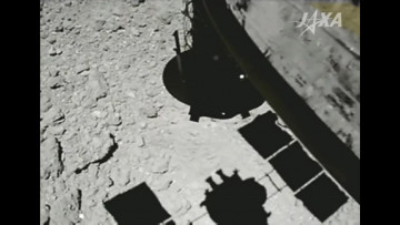 Hihetetlen videó: ilyen volt az első leszállás egy kisbolygóra