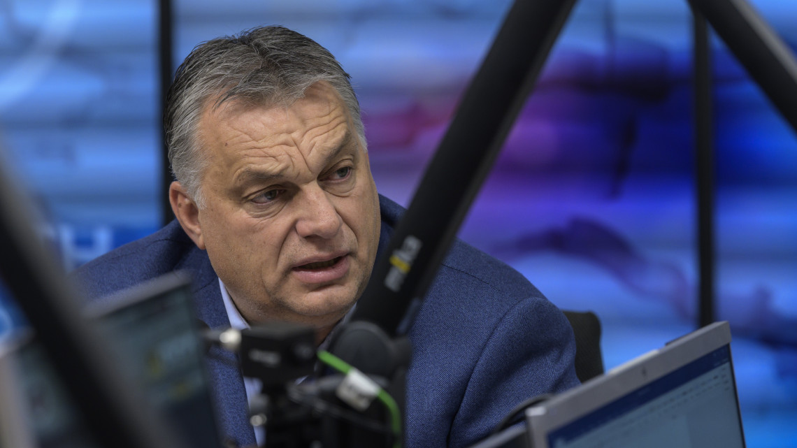 Orbán Viktor miniszterelnök interjút ad a Jó reggelt, Magyarország! című műsorban a Kossuth Rádió stúdiójában 2018. december 7-én.
