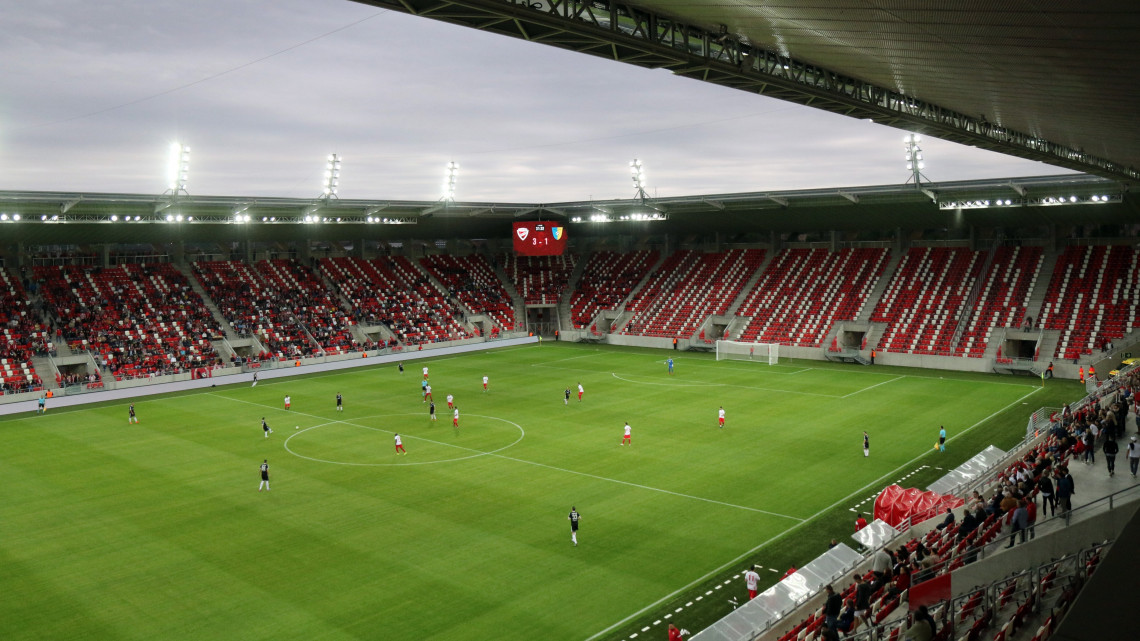 Az új Diósgyőri Stadionban megrendezett Diósgyőri VTK 2011 - Mezőkövesd Old Boys labdarúgó tesztmérkőzés 2018. április 26-án. A 15 ezer néző befogadására alkalmas létesítményt május 5-én adják át a Mezőkövesd elleni bajnokin.