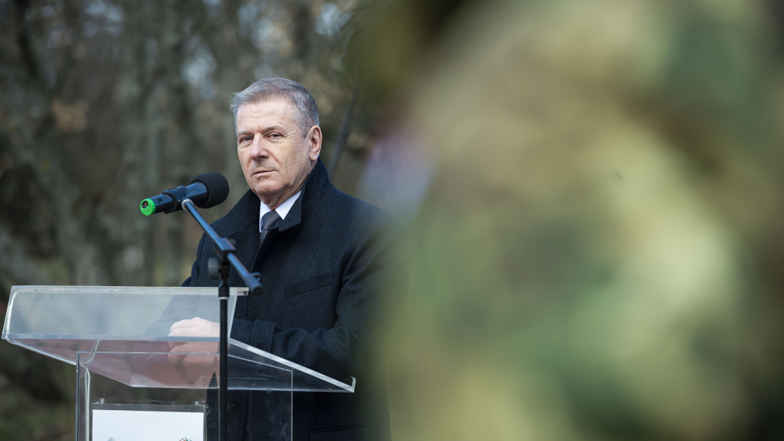Benkő Tibor honvédelmi miniszter beszédet mond a Katonai Emlékpark Pákozd - Nemzeti Emlékhely tizedik évadának megnyitó ünnepségén 2019. március 9-én.