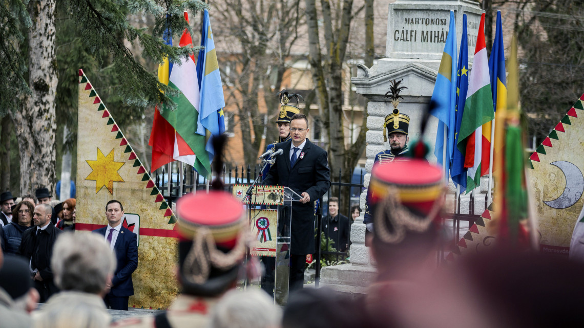 Szijjártó Péter külgazdasági és külügyminiszter beszédet mond a magyar nemzeti ünnep alkalmából rendezett ünnepségen Marosvásárhelyen, a Székely vértanúk emlékművénél 2019. március 14-én.