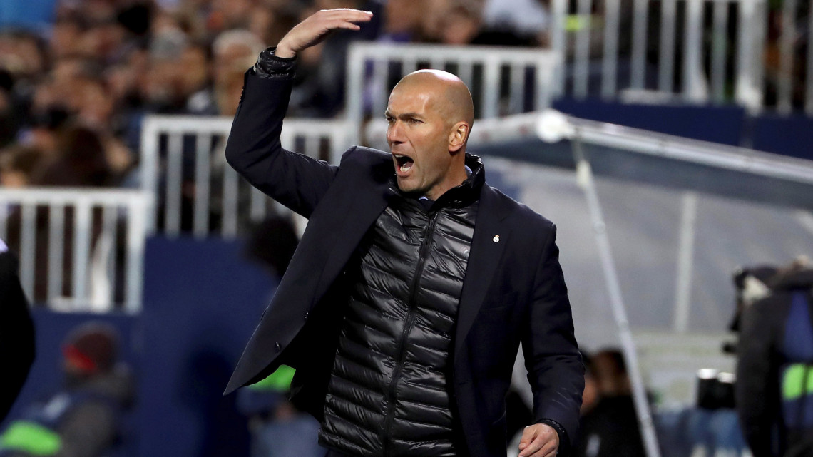 Leganés, 2018. február 21.Zinedine Zidane, a Real Madrid vezetőedzője a spanyol labdarúgó-bajnokság 16. fordulójából elhalasztott Leganés elleni mérkőzésen a leganési Butarque stadionban 2018. február 21-én. A címvédő Real Madrid hátrányból fordítva 3-1-re győzött. (MTI/EPA/JuanJo Martin)