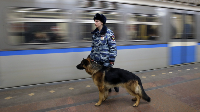 Bombafenyegetés bénította meg a moszkvai metrót