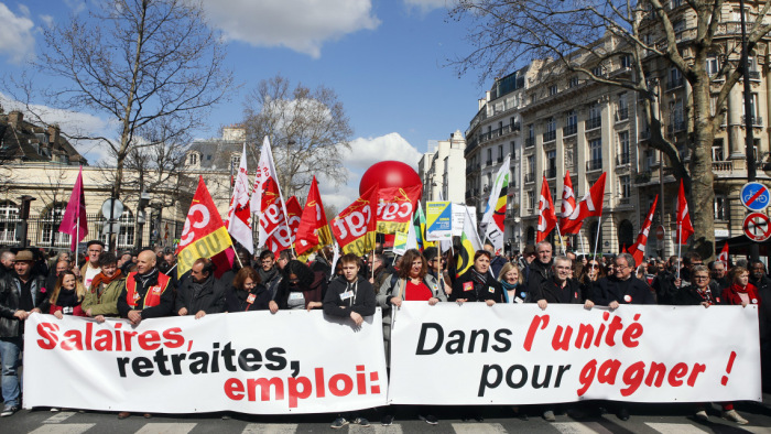 Ismét ezrek tüntettek Franciaországban