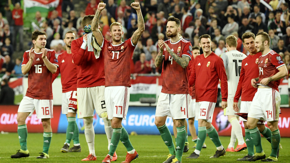 A magyar válogatott játékosai ünneplik győzelmüket a Magyarország - Horvátország labdarúgó Európa-bajnoki selejtezőmérkőzés végén a Groupama Arénában 2019. március 24-én. A magyar válogatott 2-1-re győzött.