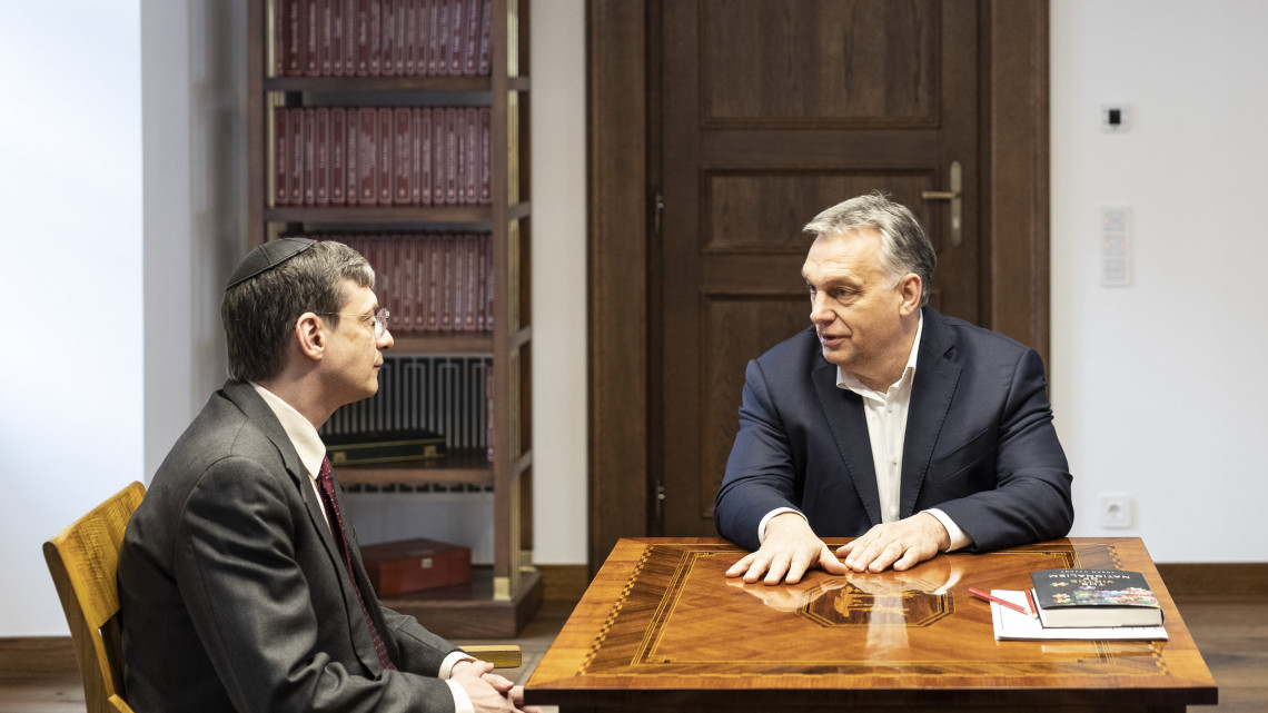 Orbán Viktor miniszterelnök (j) a Karmelita kolostorban fogadta Yoram Hazony izraeli filozófust, a jeruzsálemi Herzl Intézet elnökét 2019. március 25-én. A Miniszterelnöki Sajtóiroda által közreadott kép.
