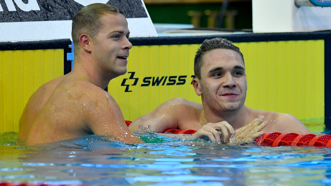 A győztes Milák Kristóf (j) és a második helyezett Kenderesi Tamás a 200 méteres pillangóúszás döntőjében az úszók országos bajnokságán a Debreceni Sportuszodában 2019. március 27-én.