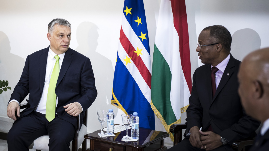 A Miniszterelnöki Sajtóiroda által közreadott képen Orbán Viktor miniszterelnök (b) tárgyalása Ulisses Correia e Silvával, a Zöld-foki Köztársaság miniszterelnökével Praiában 2019. március 28-án.