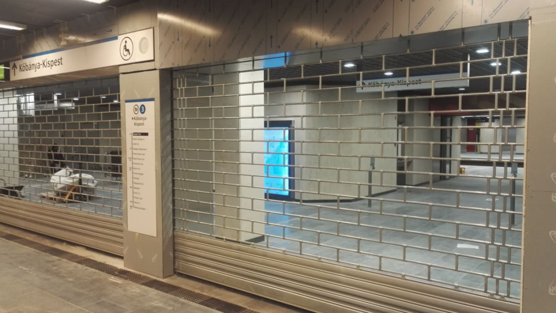 Az Árpád hídi metróállomás a 3-as metró felújított északi szakaszának átadása előtt két nappal. (fotó: infostart.hu)