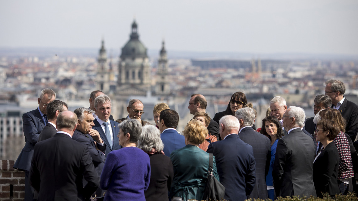 A Miniszterelnöki Sajtóiroda által közreadott képen Orbán Viktor miniszterelnök (b4) a Karmelita kolostorban fogadta a baden-württembergi tartományi parlament CDU-frakciójának tagjait és családtagjaikat 2019. március 29-én.