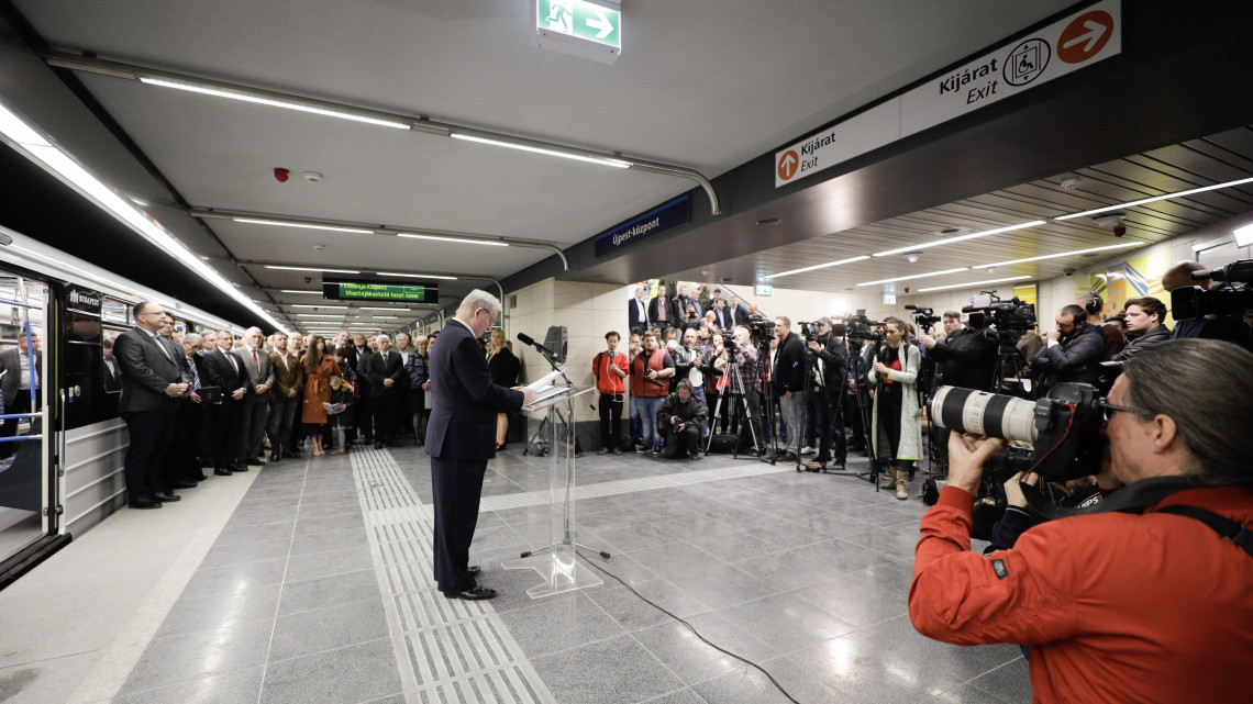 Tarlós István főpolgármester beszédet mond a 3-as metróvonal felújított északi, az Újpest-központ és Dózsa György út közötti szakaszának átadásán az Újpest-központ metróállomáson 2019. március 30-án.