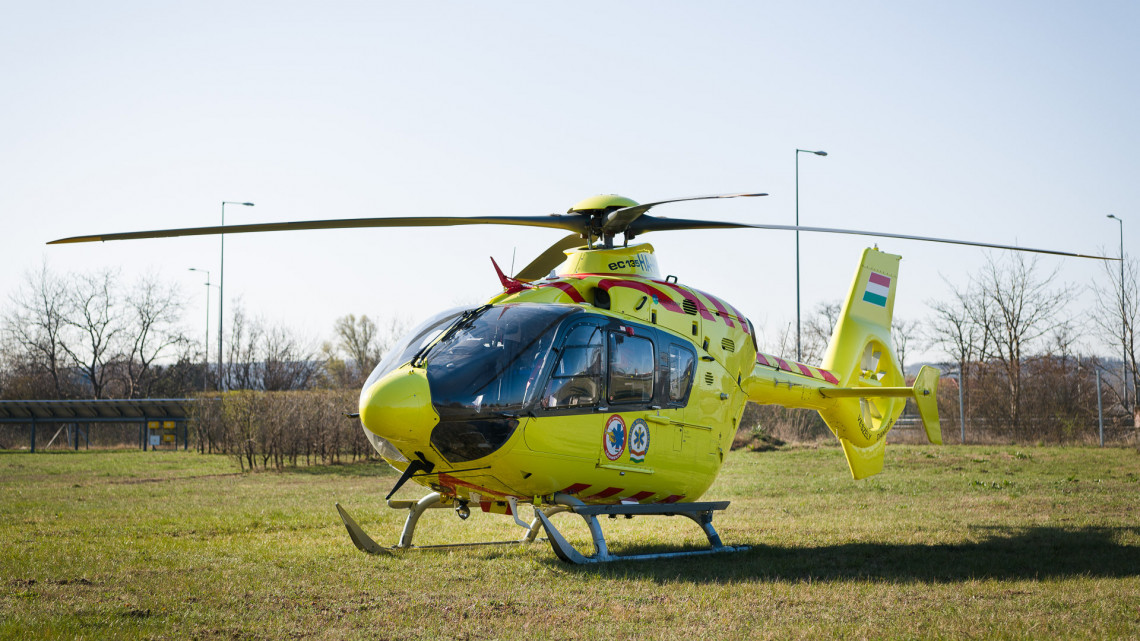 Mentőhelikopter is érkezett a sárvári balesethez