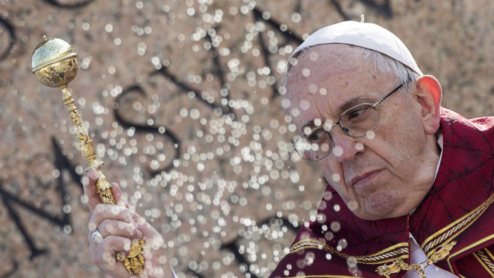 Ferenc pápa: bátorság kell a hallgatáshoz, ha a csend a békét szolgálja