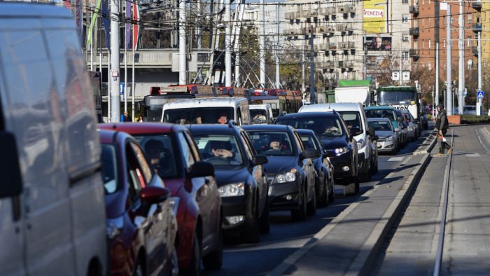 Budapesti dugóhelyzet – döbbenetes összeget buknak az autósok