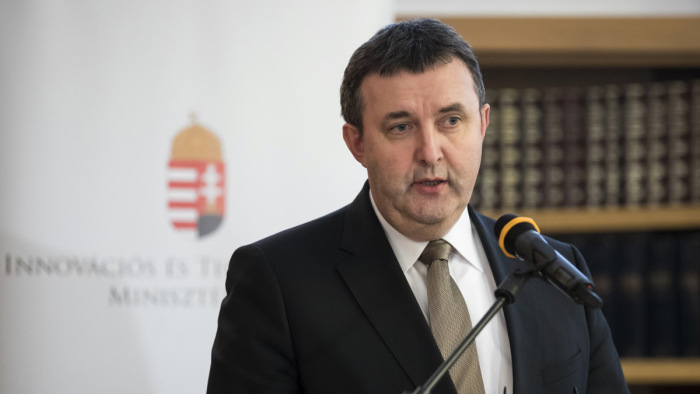 Palkovics László a gazdaságvédelmi intézkedésekről beszélt