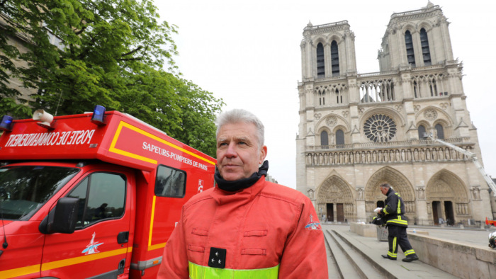 Notre-Dame: három hatalmas lyuk keletkezett, nagy óvatosságra van szükség