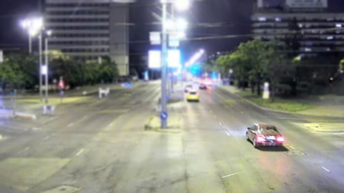 Döbbenetes, amit ez az autós az Üllői úton csinált, keresi a rendőrség