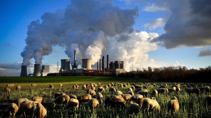 Szén-dioxid-kibocsátási adó bevezetését vizsgálják Németországban