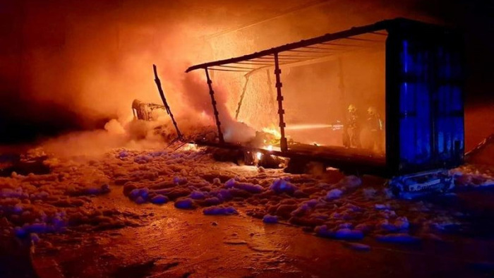Porig égett a magyar kamion az osztrák alagútban