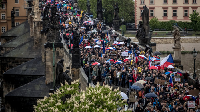 Minisztercserékkel indítja a májust a cseh kormány