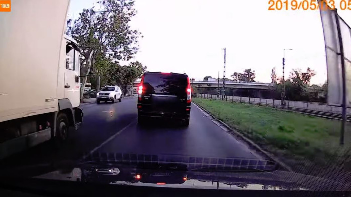 Egy autós videó alapján is eljárást indíthat a rendőrség