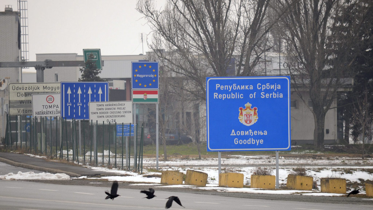 A kelebiai határátkelőhely a magyar-szerb határ szerb oldalán 2015. február 11-én.