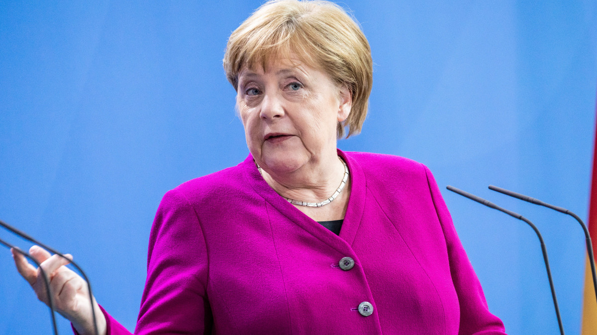 Angela Merkel német kancellár a Mark Rutte holland miniszterelnökkel tartott sajtóértekezleten a berlini kancellári hivatalban 2019. május 16-án.
