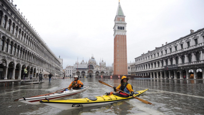 Víz alá került Velence, elképesztő felvételek - videó